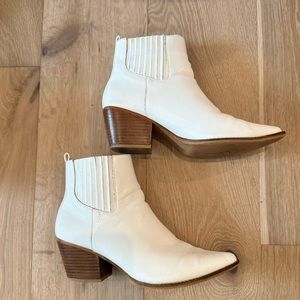 White leather ankle western boots // pointed toe